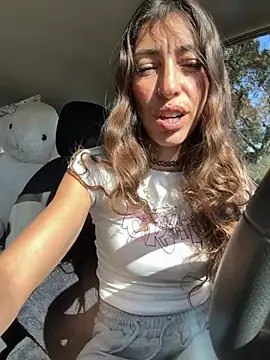 Snapshot of amanilouve chatting on April 2, 2026, 2:26 pm amanilouve online show from April 2, 2026, 2:26 pm