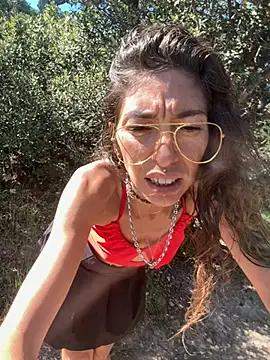 Snapshot of amanilouve chatting on April 5, 2026, 12:46 pm amanilouve online show from April 5, 2026, 12:46 pm