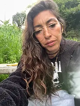 Snapshot of amanilouve chatting on April 12, 2026, 9:36 am amanilouve online show from April 12, 2026, 9:36 am