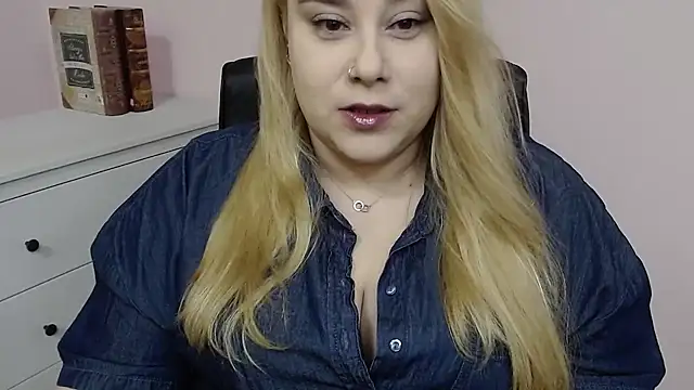 Snapshot of XgloryHAILEY chatting on March 18, 2025, 10:26 pm XgloryHAILEY online show from March 18, 2025, 10:26 pm