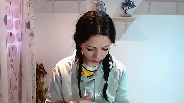 Snapshot of MadisonCambel chatting on December 12, 2024, 2:00 pm MadisonCambel online show from December 12, 2024, 2:00 pm