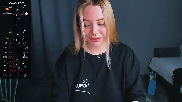 MonaLauu online show from November 15, 2025, 5:31 pm