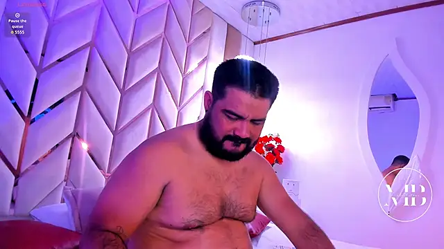 Snapshot of MichaelBear_ chatting on October 3, 2025, 1:19 pm MichaelBear online show from October 3, 2025, 1:19 pm