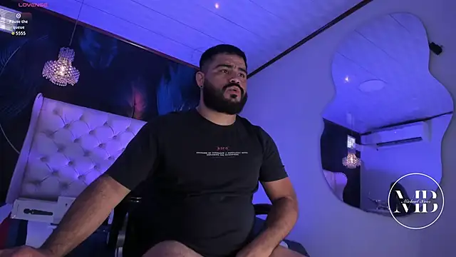 Snapshot of MichaelBear_ chatting on October 9, 2025, 2:15 pm MichaelBear online show from October 9, 2025, 2:15 pm