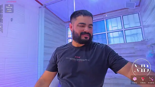 Snapshot of MichaelBear_ chatting on October 12, 2025, 12:26 pm MichaelBear online show from October 12, 2025, 12:26 pm