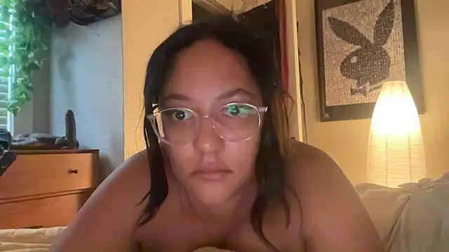 Snapshot of dreamyriri chatting on February 24, 2026, 3:32 pm dreamyriri online show from February 24, 2026, 3:32 pm