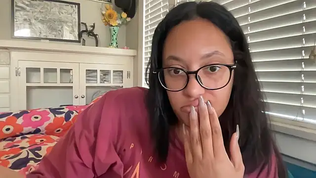 Snapshot of dreamyriri chatting on March 3, 2026, 6:14 pm dreamyriri online show from March 3, 2026, 6:14 pm