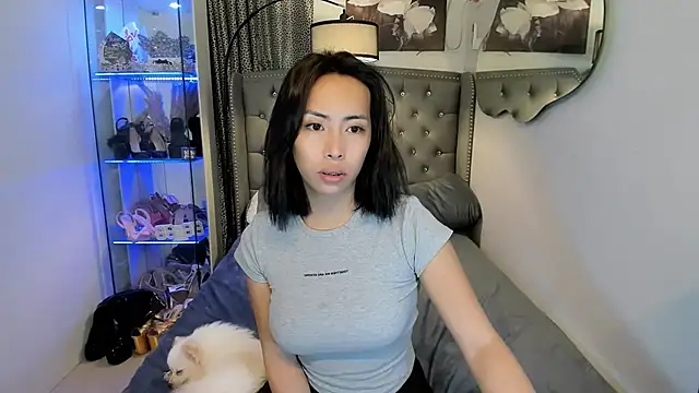 reighnempress online show from October 23, 2025, 2:44 am