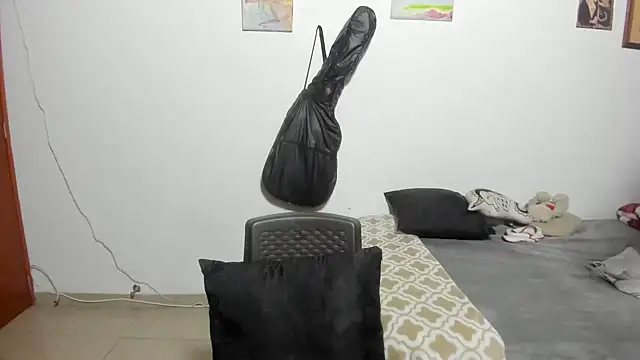 D-yanamilf online show from November 4, 2025, 9:52 am