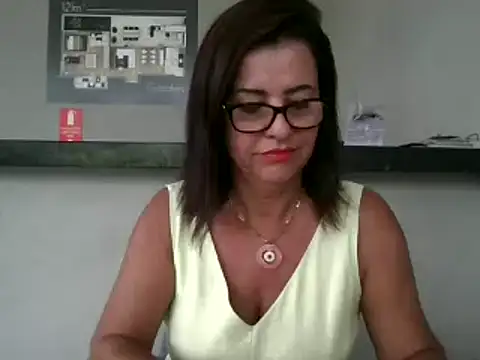 Snapshot of Linda1975 chatting on February 5, 2025, 7:53 pm Linda1975 online show from February 5, 2025, 7:53 pm