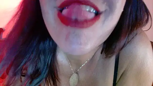 Linda1975 online show from January 14, 2026, 11:20 pm