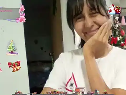 Snapshot of Moon_lunita chatting on December 19, 2024, 10:32 pm Moon lunita online show from December 19, 2024, 10:32 pm