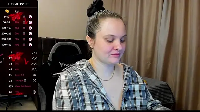 AlanaBrox online show from December 22, 2025, 4:26 pm