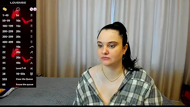 Snapshot of AlanaBrox chatting on March 3, 2026, 10:32 am AlanaBrox online show from March 3, 2026, 10:32 am