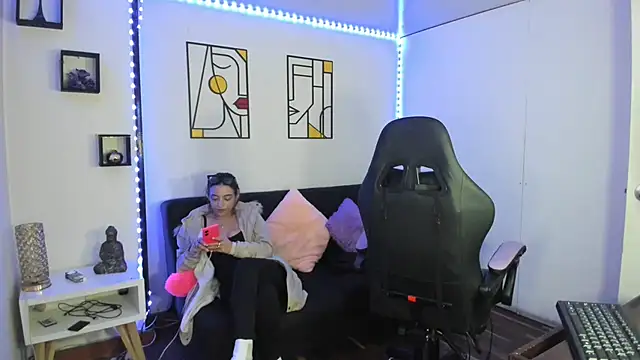 kay marie online show from December 19, 2024, 2:23 am