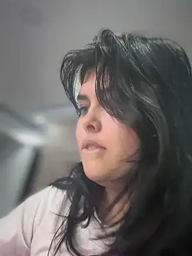 Snapshot of Alyaa_s chatting on October 27, 2025, 5:55 am Alyaa s online show from October 27, 2025, 5:55 am