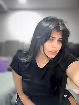 Snapshot of Alyaa_s chatting on October 29, 2025, 2:47 am Alyaa s online show from October 29, 2025, 2:47 am