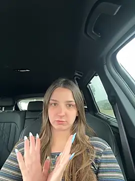 DoriDeluxe66 online show from October 13, 2025, 12:38 pm