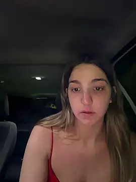Snapshot of DoriDeluxe66 chatting on May 15, 2026, 9:33 pm DoriDeluxe66 online show from May 15, 2026, 9:33 pm