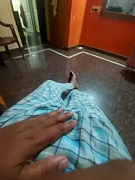 Stripkomal online show from November 5, 2025, 4:29 pm