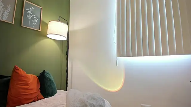 Snapshot of karlye_5 chatting on October 20, 2025, 12:16 pm karlye 5 online show from October 20, 2025, 12:16 pm