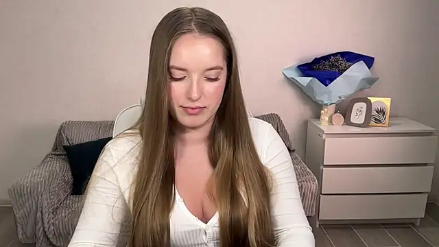 EvaMaddison online show from October 8, 2025, 8:17 pm