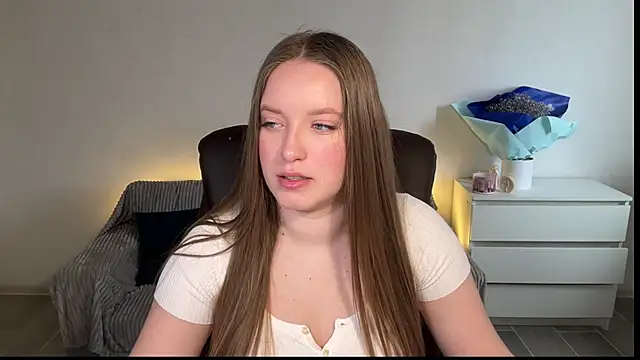 EvaMaddison online show from April 11, 2026, 7:45 am