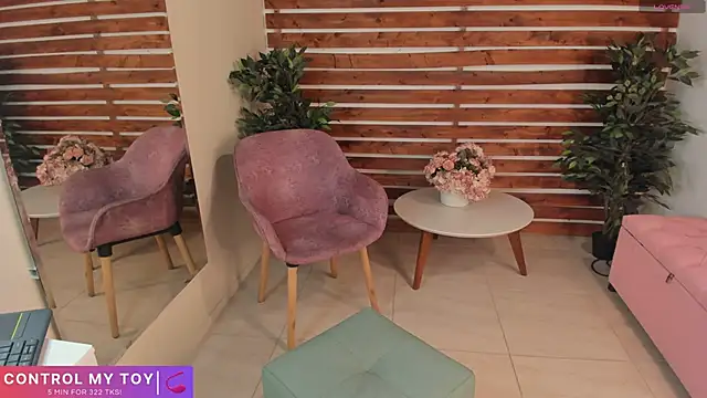 Snapshot of _MeganRain chatting on January 28, 2025, 5:43 am MeganRain online show from January 28, 2025, 5:43 am