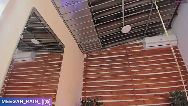 Snapshot of _MeganRain chatting on February 16, 2025, 8:21 am MeganRain online show from February 16, 2025, 8:21 am