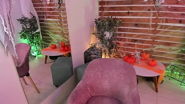 Snapshot of _MeganRain chatting on October 21, 2025, 7:42 am MeganRain online show from October 21, 2025, 7:42 am