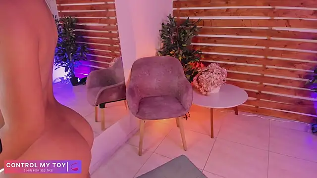 Snapshot of _MeganRain chatting on November 7, 2025, 8:14 am MeganRain online show from November 7, 2025, 8:14 am