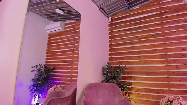 Snapshot of _MeganRain chatting on November 11, 2025, 8:47 am MeganRain online show from November 11, 2025, 8:47 am