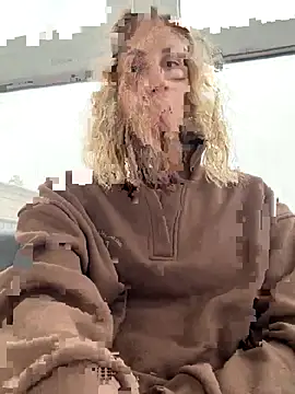 Snapshot of Feral_berry_8133 chatting on October 10, 2025, 11:53 am Feral berry 8133 online show from October 10, 2025, 11:53 am