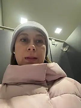 BrookeEvans online show from February 18, 2025, 5:09 am