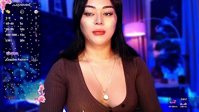 Thalia Cambridge online show from November 13, 2025, 11:47 pm