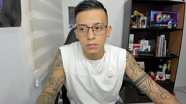 SIXXTOLOVE18 online show from March 4, 2025, 5:34 pm