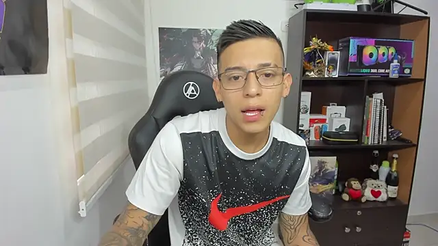 SIXXTOLOVE18 online show from March 5, 2025, 4:46 pm