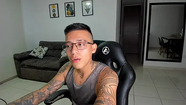 SIXXTOLOVE18 online show from September 9, 2025, 4:34 am