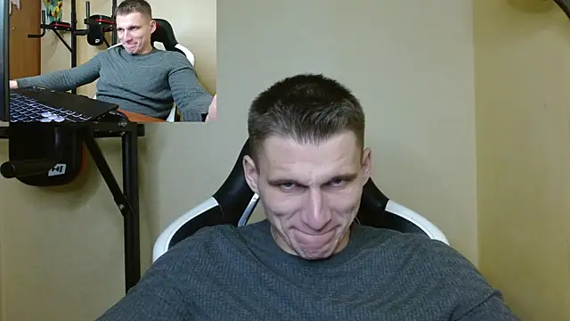 Snapshot of PoliglotJoe chatting on December 22, 2024, 1:12 am PoliglotJoe online show from December 22, 2024, 1:12 am