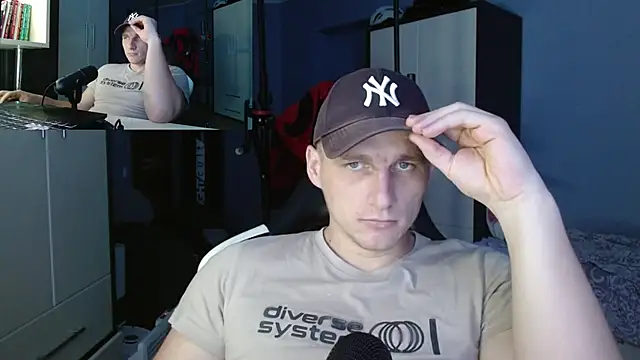 Snapshot of PoliglotJoe chatting on October 4, 2025, 12:47 pm PoliglotJoe online show from October 4, 2025, 12:47 pm