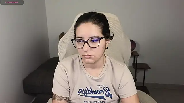 Snapshot of blue__moon_ chatting on October 31, 2025, 4:46 am blue moon online show from October 31, 2025, 4:46 am