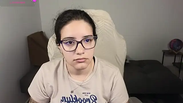 Snapshot of blue__moon_ chatting on November 1, 2025, 3:08 am blue moon online show from November 1, 2025, 3:08 am