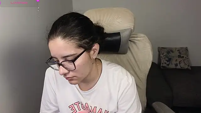 Snapshot of blue__moon_ chatting on November 2, 2025, 2:03 am blue moon online show from November 2, 2025, 2:03 am