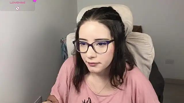 Snapshot of blue__moon_ chatting on November 6, 2025, 6:25 am blue moon online show from November 6, 2025, 6:25 am