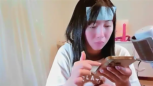 MOMO ROSE online show from October 3, 2025, 4:15 pm