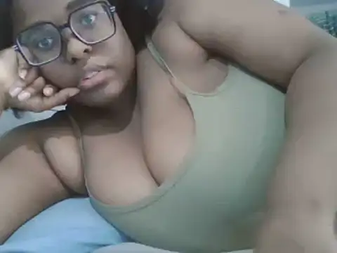 Snapshot of MissCC99 chatting on January 19, 2025, 2:28 pm MissCC99 online show from January 19, 2025, 2:28 pm