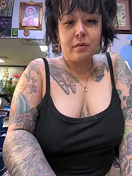 Snapshot of evacheers chatting on November 5, 2025, 12:38 pm evacheers online show from November 5, 2025, 12:38 pm