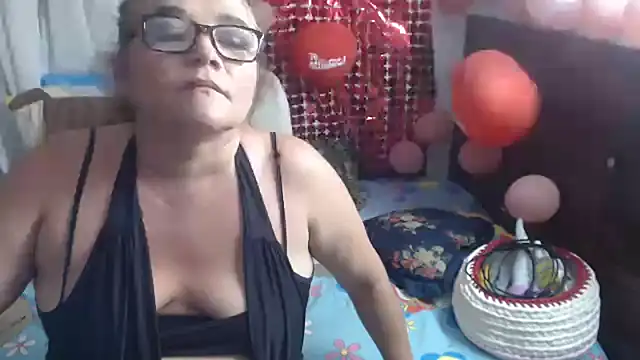 Snapshot of selenax2023 chatting on February 16, 2025, 12:41 am selenax2023 online show from February 16, 2025, 12:41 am