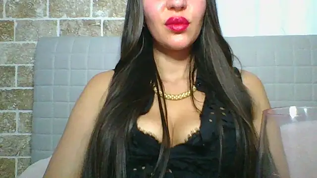 Snapshot of Glamour_Grace chatting on February 9, 2025, 3:01 pm Glamour Grace online show from February 9, 2025, 3:01 pm
