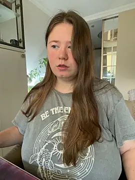 remirann  online show from October 21, 2025, 5:41 am